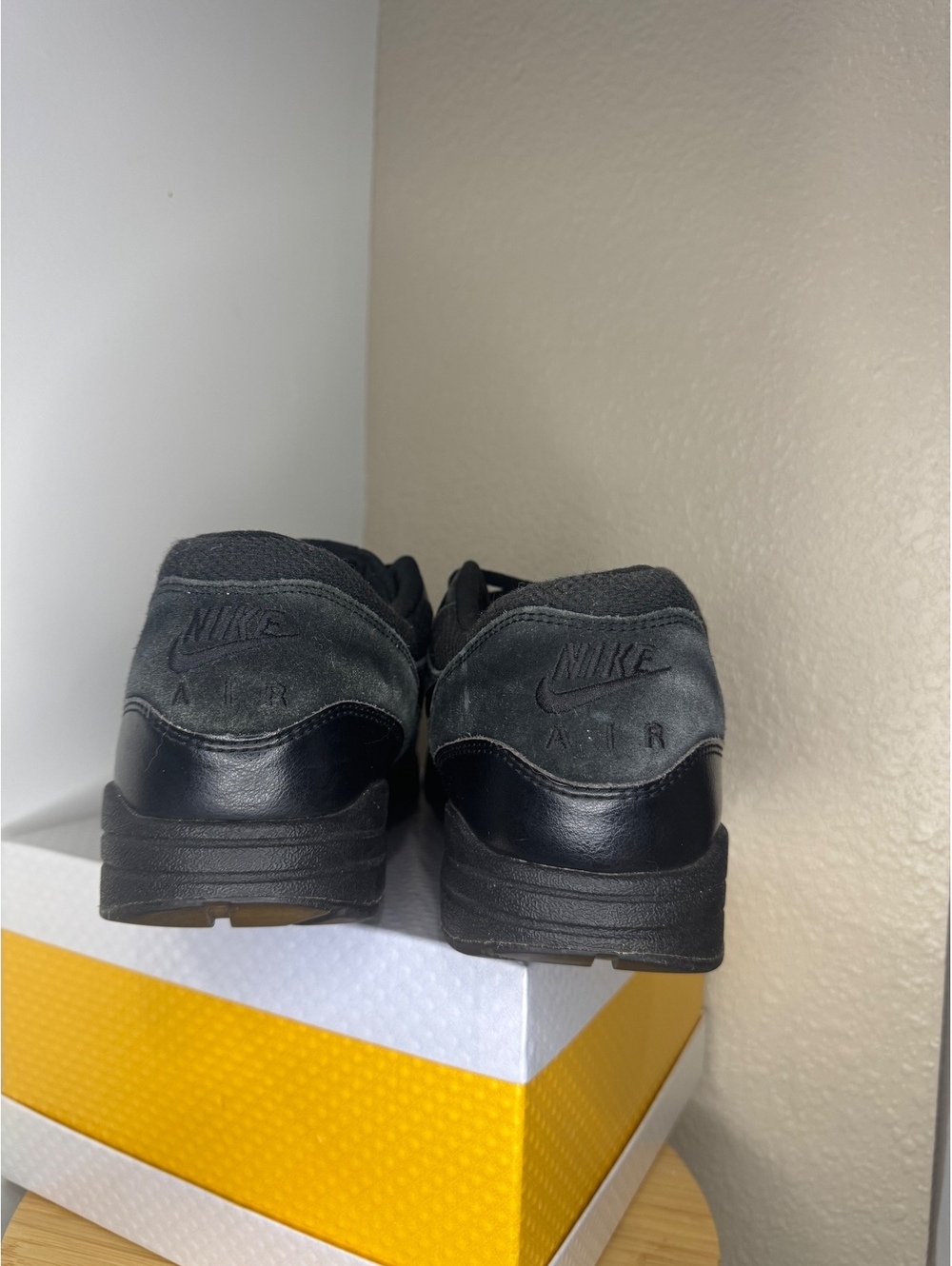 Nike Air Max 1 Triple Black Men’s Size 13 Sneakers 2015 Used No Box - Picture 4 of 6